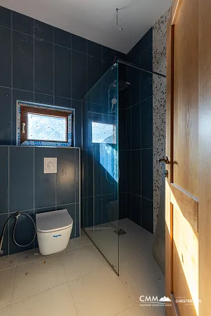 Eine luxuriöse dreistöckige Villa in erster Meereslinie in Kotor